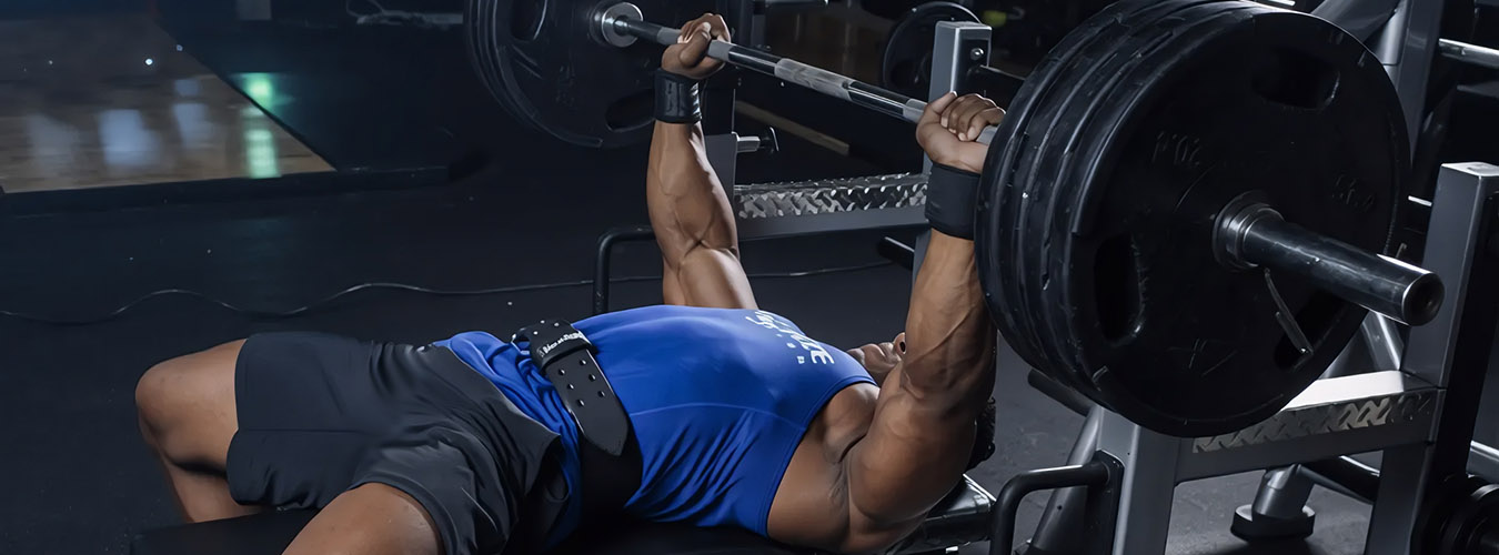 Gymmets kung: Bänkpress – Teknikguide, utrustningsval och tips för toppresultat 2026